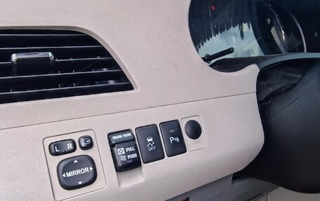 Toyota Sienna III, 2011 год, 2 450 000 рублей, 9 фотография