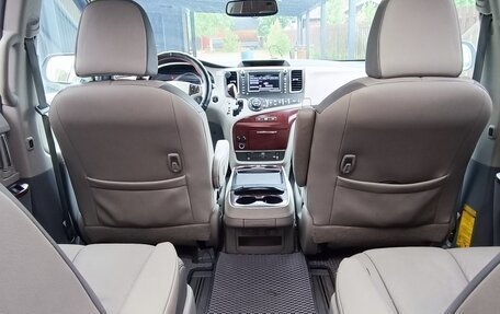Toyota Sienna III, 2011 год, 2 450 000 рублей, 6 фотография
