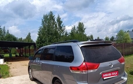 Toyota Sienna III, 2011 год, 2 450 000 рублей, 5 фотография