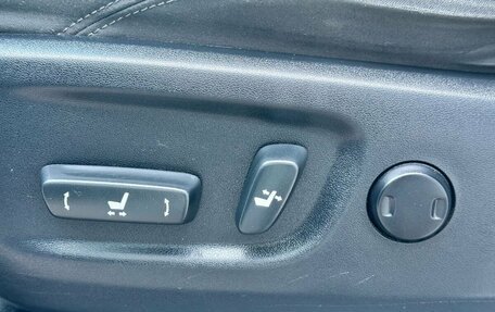 Toyota Land Cruiser Prado 150 рестайлинг 2, 2013 год, 3 049 000 рублей, 19 фотография
