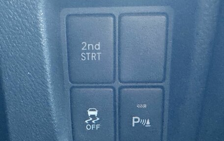 Toyota Land Cruiser Prado 150 рестайлинг 2, 2013 год, 3 049 000 рублей, 16 фотография