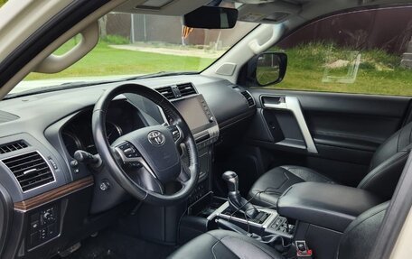 Toyota Land Cruiser Prado 150 рестайлинг 2, 2021 год, 5 850 000 рублей, 10 фотография
