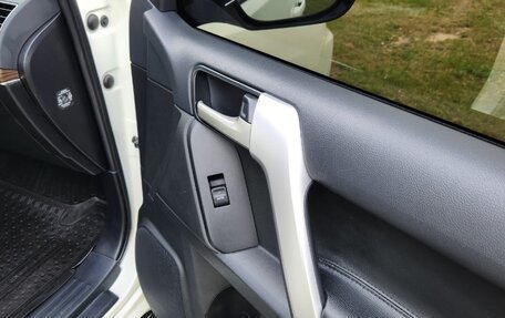 Toyota Land Cruiser Prado 150 рестайлинг 2, 2021 год, 5 850 000 рублей, 15 фотография