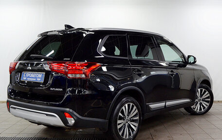 Mitsubishi Outlander III рестайлинг 3, 2019 год, 1 820 000 рублей, 3 фотография