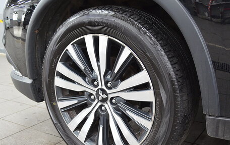 Mitsubishi Outlander III рестайлинг 3, 2019 год, 1 820 000 рублей, 8 фотография