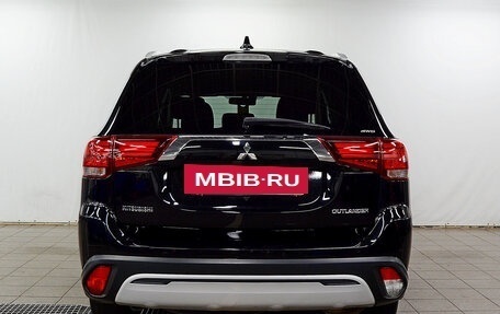 Mitsubishi Outlander III рестайлинг 3, 2019 год, 1 820 000 рублей, 7 фотография