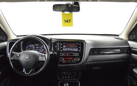 Mitsubishi Outlander III рестайлинг 3, 2019 год, 1 820 000 рублей, 18 фотография