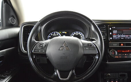 Mitsubishi Outlander III рестайлинг 3, 2019 год, 1 820 000 рублей, 13 фотография