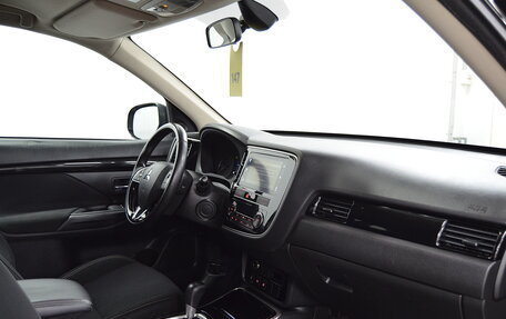 Mitsubishi Outlander III рестайлинг 3, 2019 год, 1 820 000 рублей, 23 фотография