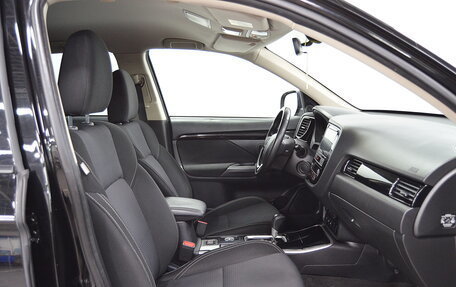 Mitsubishi Outlander III рестайлинг 3, 2019 год, 1 820 000 рублей, 24 фотография