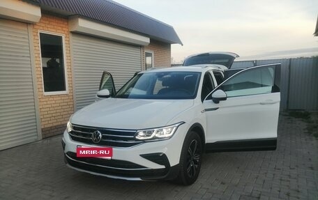 Volkswagen Tiguan II, 2021 год, 4 250 000 рублей, 6 фотография