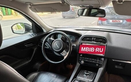 Jaguar F-Pace, 2016 год, 2 450 000 рублей, 14 фотография