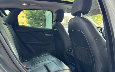 Jaguar F-Pace, 2016 год, 2 450 000 рублей, 24 фотография