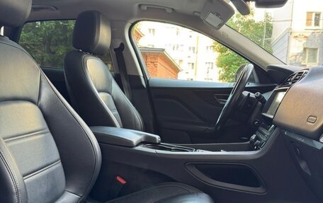 Jaguar F-Pace, 2016 год, 2 450 000 рублей, 25 фотография