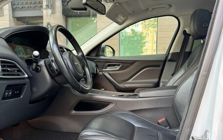 Jaguar F-Pace, 2016 год, 2 450 000 рублей, 26 фотография