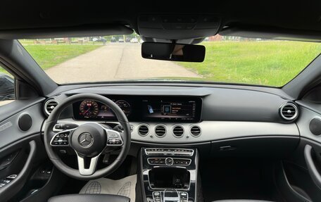 Mercedes-Benz E-Класс, 2019 год, 3 550 000 рублей, 9 фотография