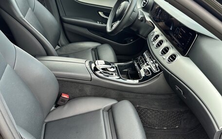 Mercedes-Benz E-Класс, 2019 год, 3 550 000 рублей, 5 фотография