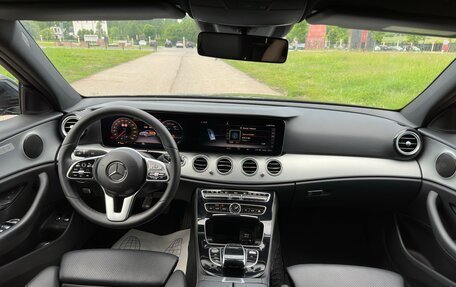 Mercedes-Benz E-Класс, 2019 год, 3 550 000 рублей, 8 фотография