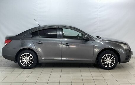Chevrolet Cruze II, 2010 год, 649 000 рублей, 8 фотография