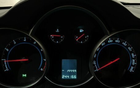 Chevrolet Cruze II, 2010 год, 649 000 рублей, 10 фотография