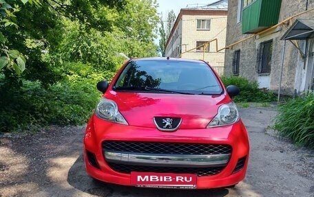 Peugeot 107 I рестайлинг, 2011 год, 499 000 рублей, 2 фотография