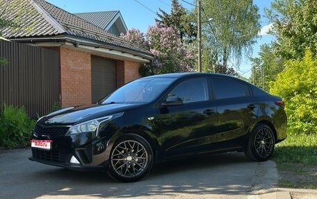 KIA Rio IV, 2021 год, 1 650 000 рублей, 1 фотография