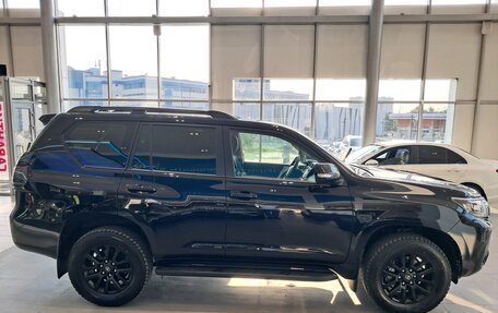 Toyota Land Cruiser Prado 150 рестайлинг 2, 2020 год, 6 328 000 рублей, 8 фотография