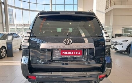 Toyota Land Cruiser Prado 150 рестайлинг 2, 2020 год, 6 328 000 рублей, 10 фотография