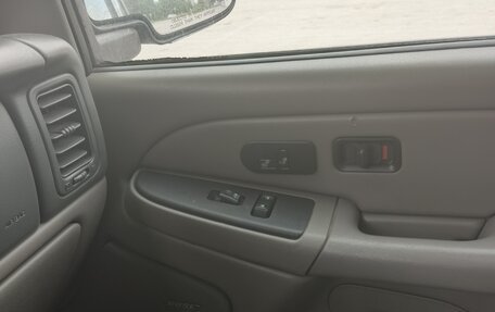 Chevrolet Tahoe II, 2005 год, 739 000 рублей, 9 фотография
