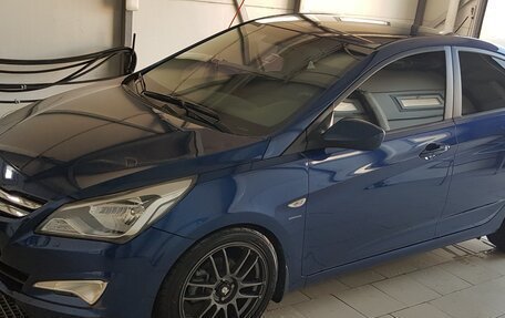 Hyundai Solaris II рестайлинг, 2015 год, 1 300 000 рублей, 3 фотография