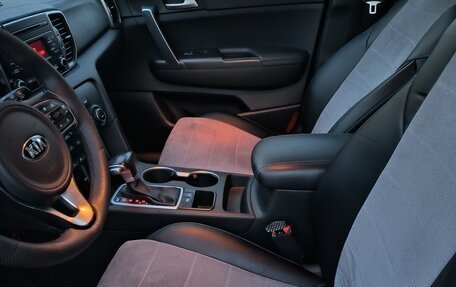 KIA Sportage IV рестайлинг, 2017 год, 1 900 000 рублей, 5 фотография