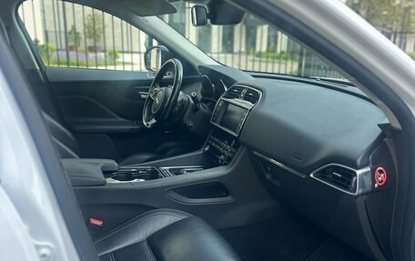 Jaguar F-Pace, 2017 год, 2 445 000 рублей, 4 фотография