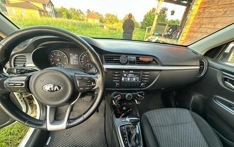 KIA Rio IV, 2018 год, 1 100 000 рублей, 5 фотография