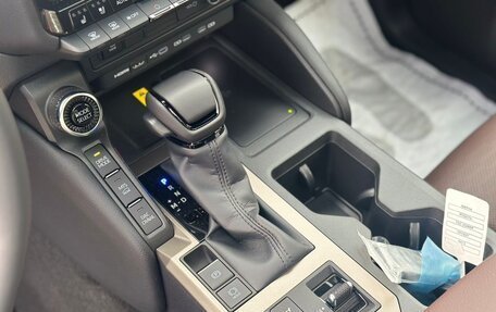 Toyota Land Cruiser Prado, 2024 год, 8 700 000 рублей, 16 фотография