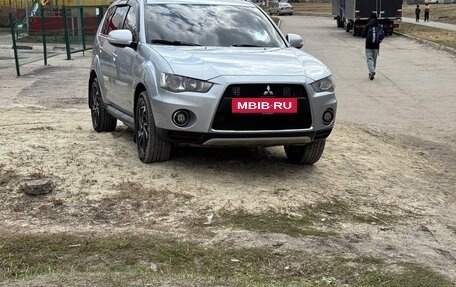Mitsubishi Outlander III рестайлинг 3, 2010 год, 1 050 000 рублей, 4 фотография