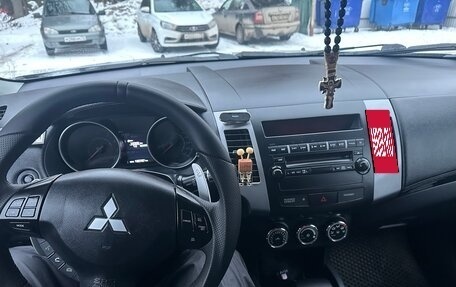 Mitsubishi Outlander III рестайлинг 3, 2010 год, 1 050 000 рублей, 8 фотография