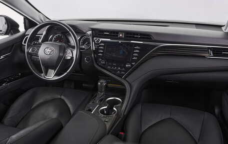 Toyota Camry, 2018 год, 2 695 000 рублей, 9 фотография