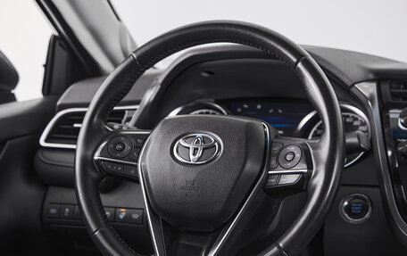 Toyota Camry, 2018 год, 2 695 000 рублей, 10 фотография