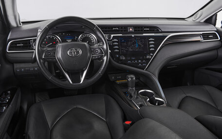 Toyota Camry, 2018 год, 2 695 000 рублей, 7 фотография