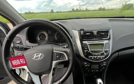 Hyundai Solaris II рестайлинг, 2011 год, 750 000 рублей, 13 фотография