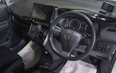 Toyota Wish II, 2011 год, 1 599 000 рублей, 10 фотография