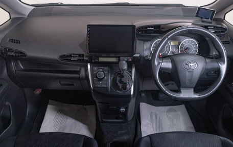 Toyota Wish II, 2011 год, 1 599 000 рублей, 13 фотография