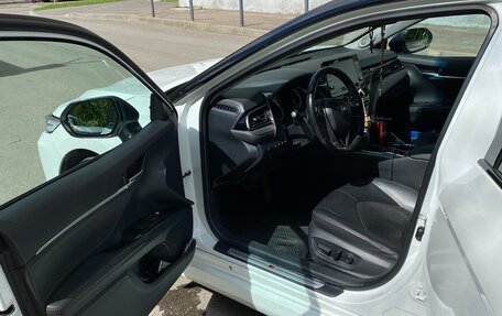 Toyota Camry, 2021 год, 3 600 000 рублей, 2 фотография