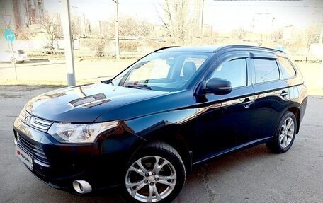 Mitsubishi Outlander III рестайлинг 3, 2013 год, 1 340 000 рублей, 3 фотография