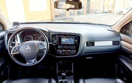 Mitsubishi Outlander III рестайлинг 3, 2013 год, 1 340 000 рублей, 15 фотография