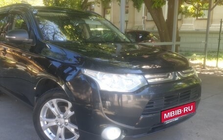 Mitsubishi Outlander III рестайлинг 3, 2013 год, 1 340 000 рублей, 2 фотография