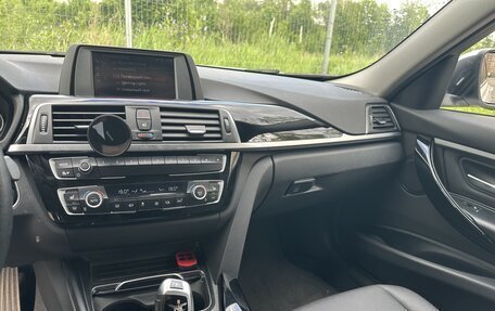 BMW 3 серия, 2017 год, 2 400 000 рублей, 14 фотография