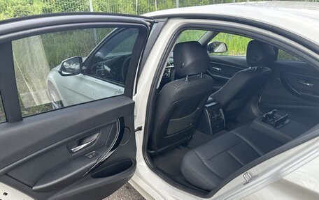 BMW 3 серия, 2017 год, 2 400 000 рублей, 23 фотография
