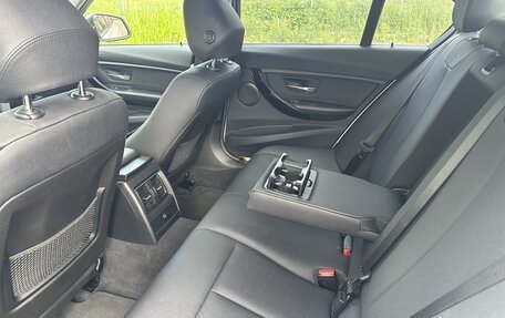 BMW 3 серия, 2017 год, 2 400 000 рублей, 24 фотография