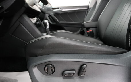 Volkswagen Tiguan II, 2021 год, 2 499 000 рублей, 12 фотография